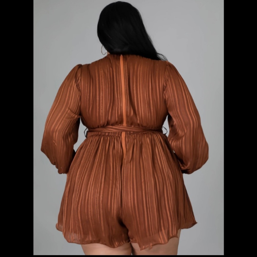 ⭐️Plus Size⭐️ Rust Romper 1X-3X - Picture 5 of 8